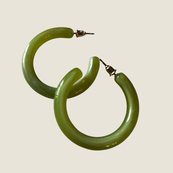 $15 💚 2 For $20 Vintage Style Green Acrylic Hoop Earrings - Picture 5 of 7